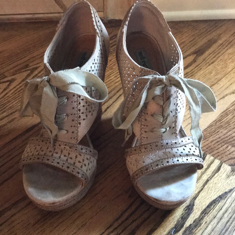 Tan Wedges